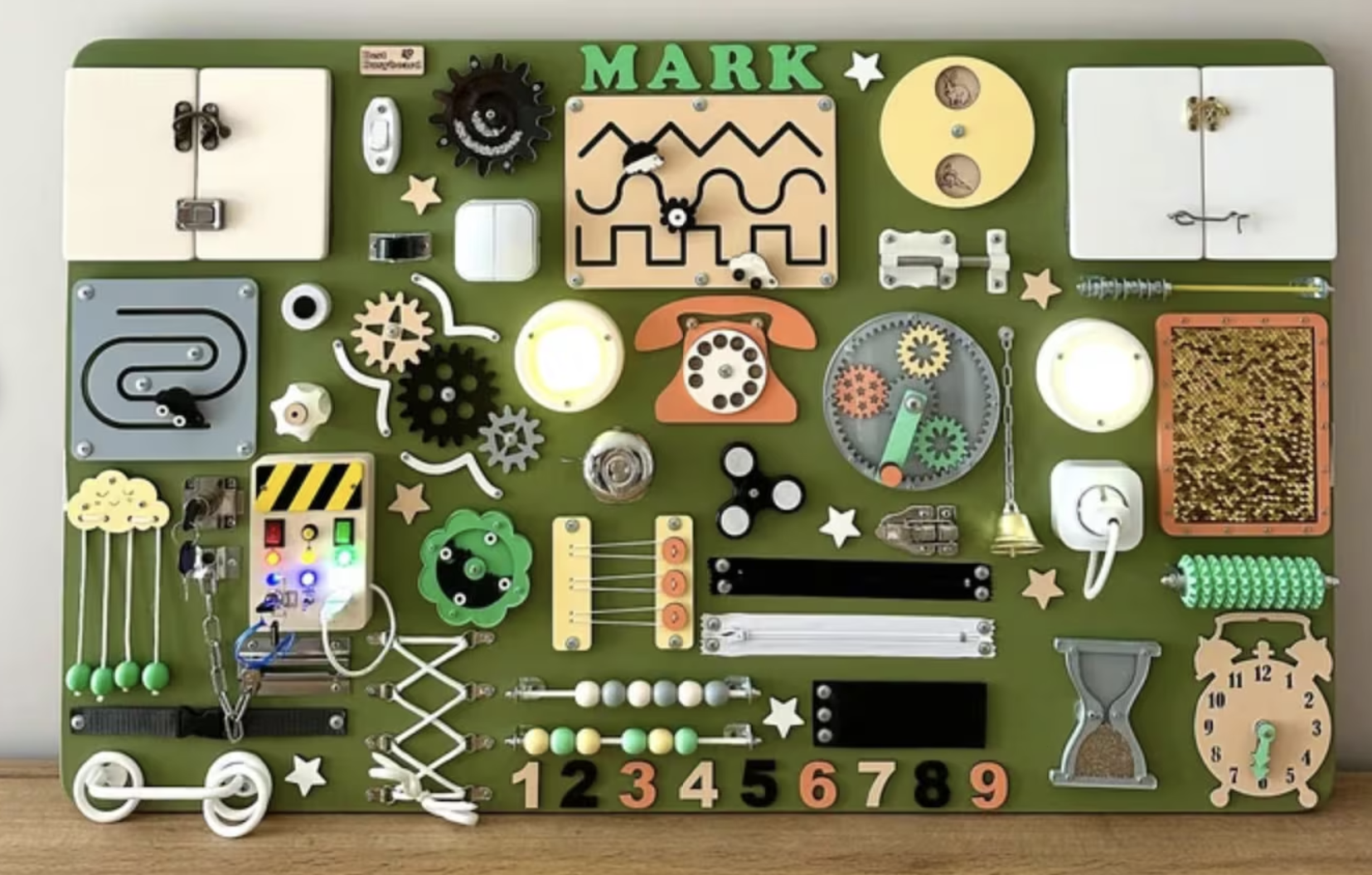 Misbil busy board – activity house